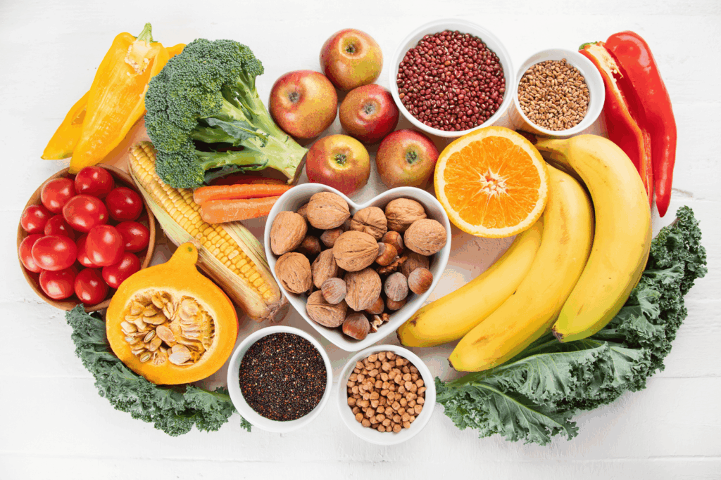 Lebensmittel für die Darmgesundheit Ballaststoffreiche Lebensmittel wie Gemüse, Obst, Nüsse und Hülsenfrüchte unterstützen eine gesunde Darmflora.