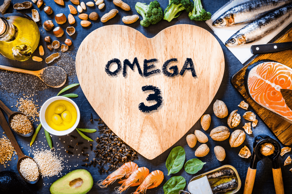 Walnüsse und Samen auf einem Holzbrett – pflanzliche Omega-3-Quellen für eine entzündungshemmende Ernährung.
