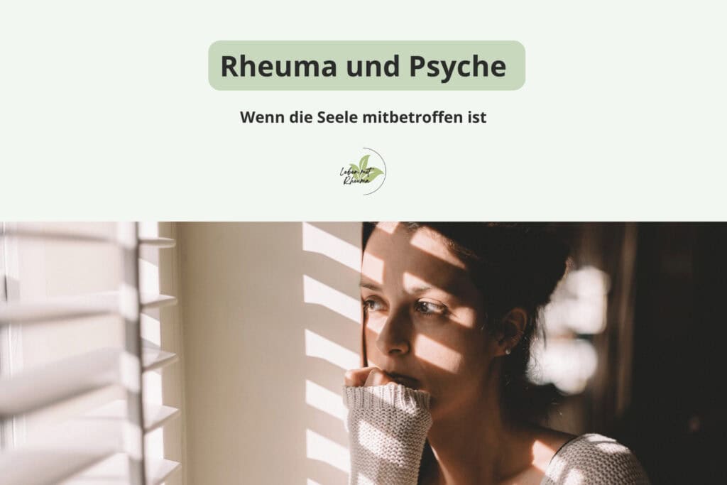Frau mit Rheuma die nachdenklich aus dem Fenster schaut.