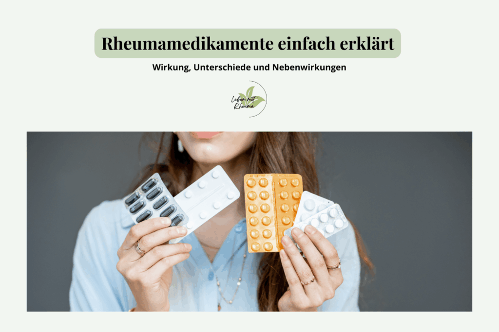 Eine Frau hält verschiedene Rheumamedikamente in der Hand